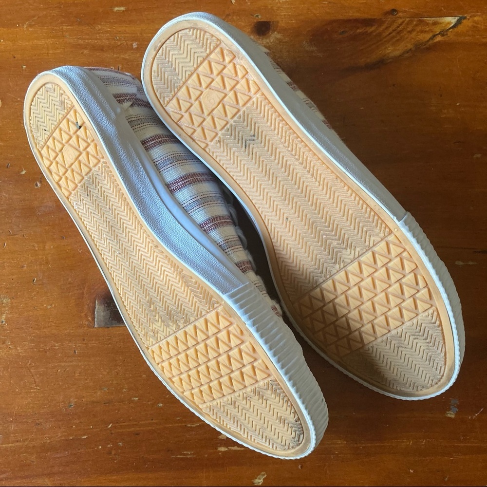 Universal Thread Sneakers - Picture 5 of 6